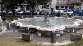 Frosinone, Madonna della Neve: piazza con ristobar